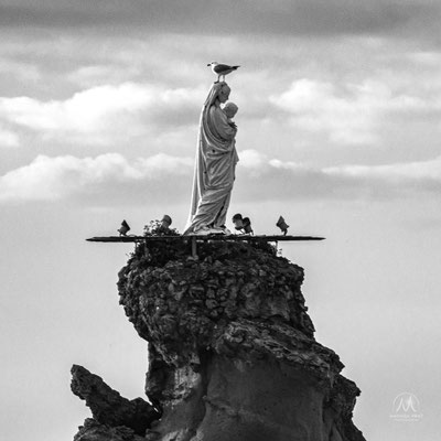 SOLITUDES MARITIMES Côte Basque et Sud Landes  Âmes vagabondes solitaires, contemplateurs d’éléments à l’oeil nu, ou armés d’appareils photographiques. Simples promeneurs, ou aventuriers discrets en pleine apnées interrogatives secrètes, animée d’obscures