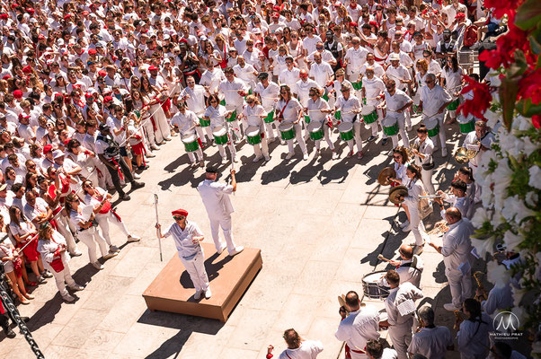 FÊTES DE BAYONNE - 5 JOURS D'OXYGÈNE   Traditionnelles, potaches, officielles, alternatives, associatives, amicales, musicales, sportives, solidaires, intergénérationnelles... Une grande Fête multiple, peut-être bien pour ça qu’on y ajoute un s à la fin !