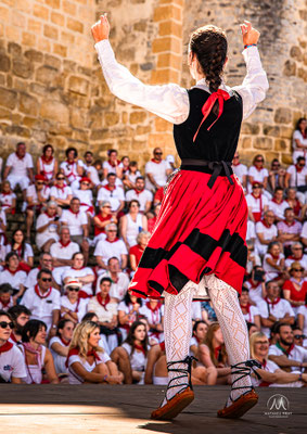 FÊTES DE BAYONNE - 5 JOURS D'OXYGÈNE   Traditionnelles, potaches, officielles, alternatives, associatives, amicales, musicales, sportives, solidaires, intergénérationnelles... Une grande Fête multiple, peut-être bien pour ça qu’on y ajoute un s à la fin !