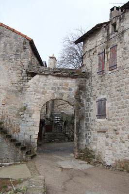 Le porche de l'entrée de Cantobre