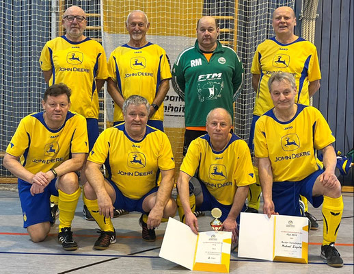 Vizemeister Altenweddingen/Hadmersleben v.h.r: Roland Zahn (1), Karl-Heinz Becker, Roland Manegold, Detlef Pape, Christoph Quarg, Frank Grünberg (3), Ralf Zimmermann (2), Michael Ziegeldorf (4) (Foto: FSA/Frank Krella)