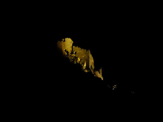 Le château de Léotoing, la nuit... vue du Moulin du Bateau.