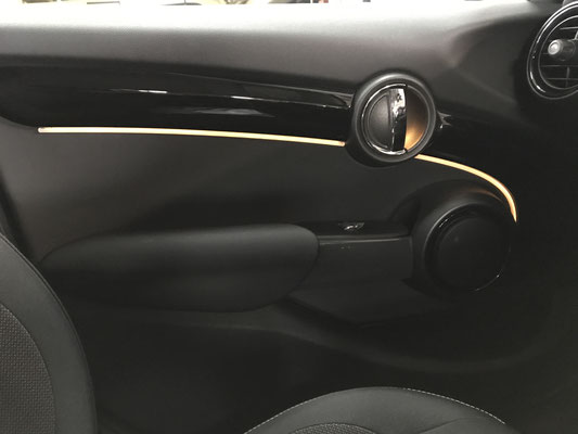 Bmwミニ F55 クーパー 純正アンビエント付きインテリアサーフェス後付 Bmwコーディング ベンツコーディング アウディコーディング ポルシェコーディング東京 ハイスパークイグニッションコイル取付販売 Bmwミニ F55 クーパー 純正アンビエント付きインテリアサーフェス後付 Bmwコーディング ベンツコーディング アウディコーディング ポルシェコーディング東京 ハイスパークイグニッションコイル取付販売