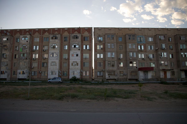 An old apartment building on our way to Atyrau