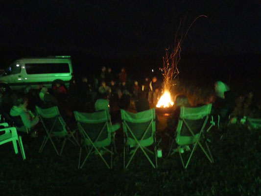 Feu de camp du vendredi soir sous les étoiles.
