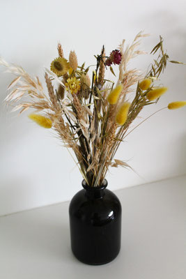 Flesvaas black+boeket yellow - € 35 - art. VAASBOEKETYELLOW