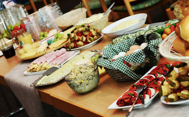 Frühstück im Hotel Reschnerhof