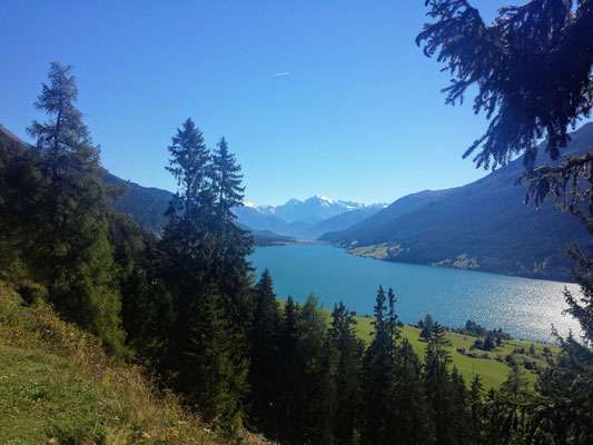 Reschensee Panorama beim Wandern am Reschenpass