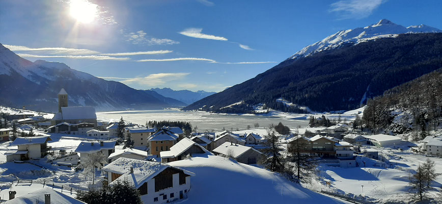 Reschen im Winter in Südtirol