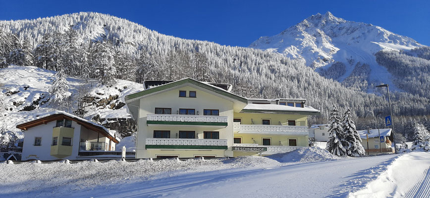 Hotel Reschnerhof - Dein Basislager im Aktivurlaub im Vinschgau