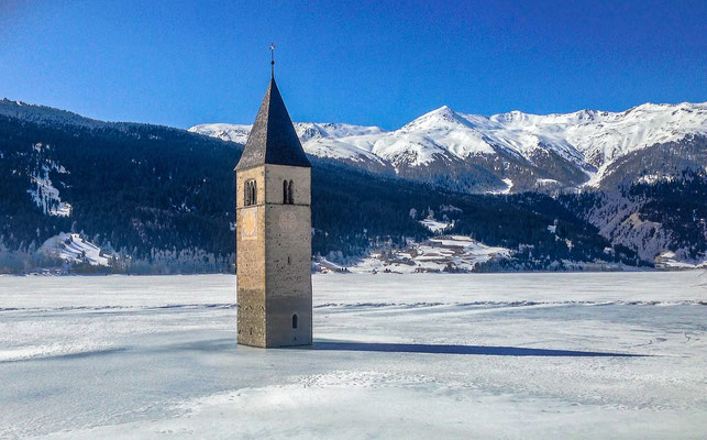 Turm im Reschensee - Sehenswürdigkeit am Reschenpass