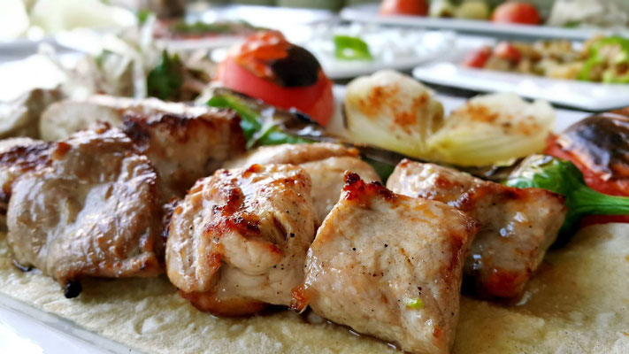 köstliche regionale Fleischgerichte auf der Abendkarte: Restaurant Reschnerhof in Reschen