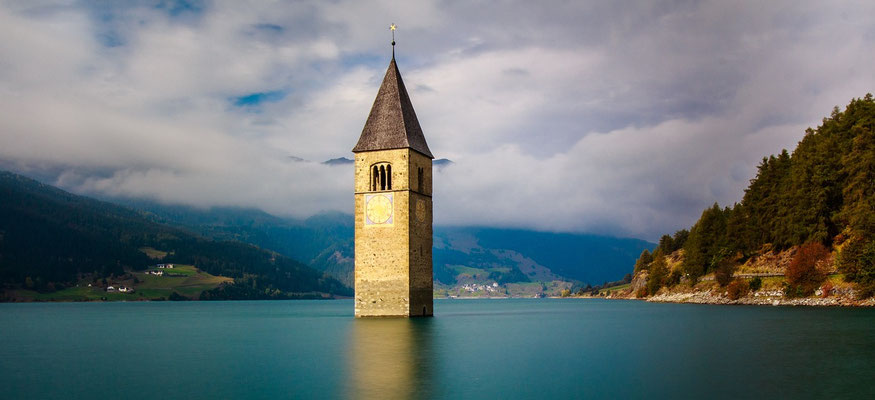 Sehenswürdigkeiten im Aktivurlaub im Vinschgau: Kirchturm in Reschen am See