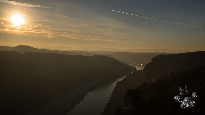 Basteifelsen - Sonnenuntergang über der Elbe