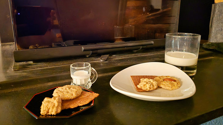 Kekse und Milch für Nikolaus und Wichtel
