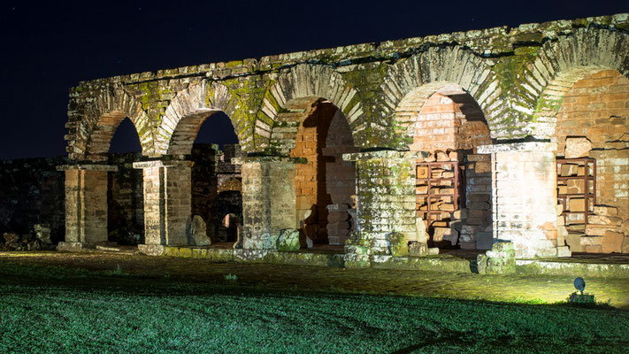 Ruinas Jesuíticas de la Santísimo bei Nacht