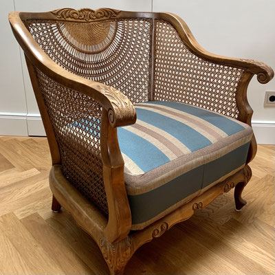 Vintage-Sessel mit Wiener Geflecht - neu gepolstert für einen frischen Look