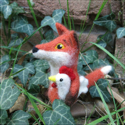 Fuchs mit Huhn, nadelgefilzt, Auftragsarbeit 2019