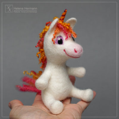 handgefilzte Einhorn-Figur aus Wolle, Auftragsarbeit