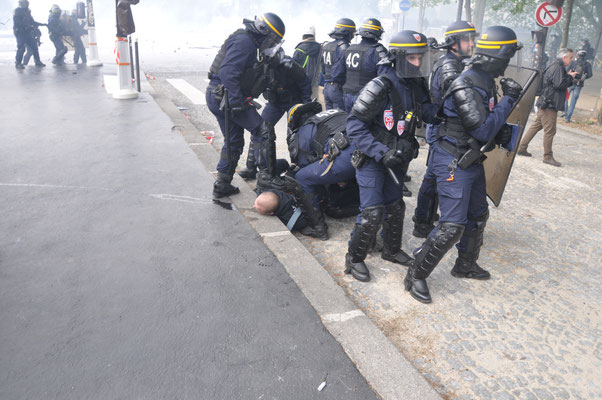 1er mai 2018 Pont d'Austerlitz, interpellation.