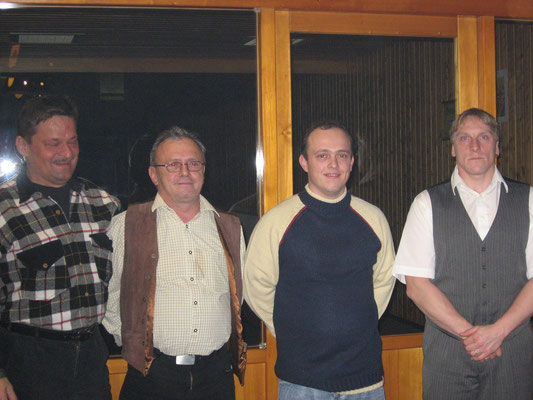Erfolgreiche Kegler 2006: v.l. 1. Vorsitzender Jörg Rudolph, Norbert Korlek, Carlo Korlek und Jörg Korlek
