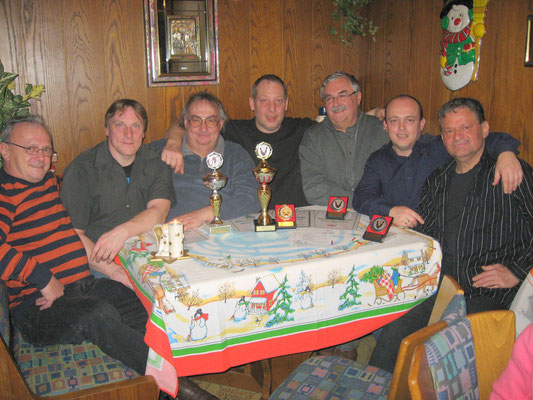 Pokalsieger 2012: v.l. Norbert Korlek, Jörg Korlek, Helmut Hirschmann, Markus Mühleis, Franz Teuchert, Carlo Korlek und Vorsitzender Jörg Rudolph