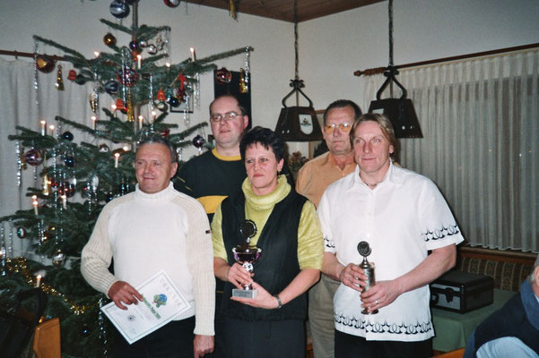 Weihnachten 2005: v.l. Norbert Korlek, Thomas Braun, Roswitha Jakob, Sportwart Gerhard Riedl und Jörg Lehmann
