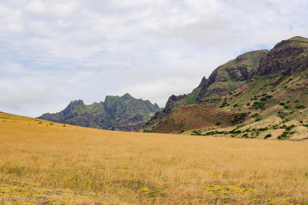 Wandern zu den Felsformationen in Carberinho, Sao Nicolau
