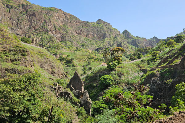 Wandern von Espongeiro nach Boco de Ambas Ribeiras, Santo Antao