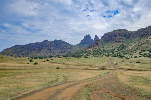 Wandern zu den Felsformationen in Carberinho, Sao Nicolau
