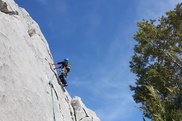 In der letzten Seillänge der Route La Feriona Del Pillar am Pena Los Llanos