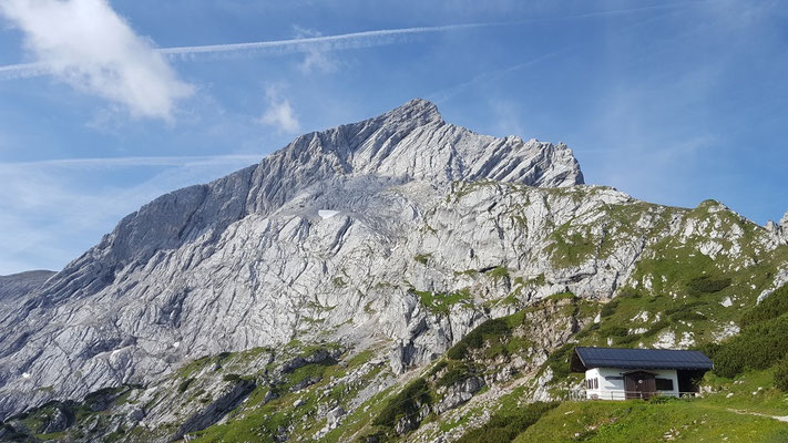 Alpspitze Nordwand von der Alpspitzbahn, das Schneeherzerl in Bildmitte ist gut sichtbar