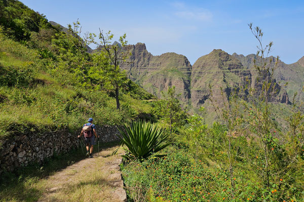 Wandern von Espongeiro nach Boco de Ambas Ribeiras, Santo Antao