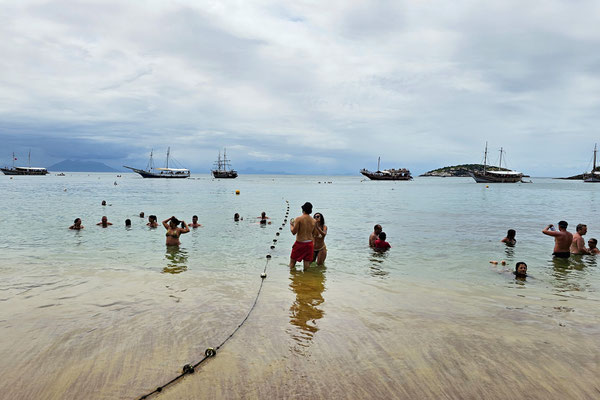 ins Wasser geht man nicht zum Schwimmen sondern zum Stehen