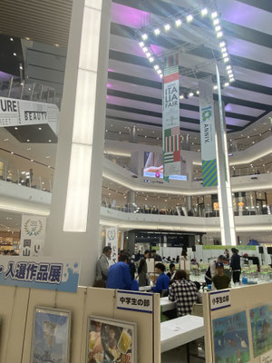 色々なブースがあり、ワークショップなども行っています。