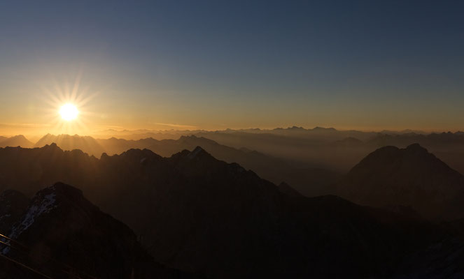 Sonnenaufgang von der Zugspitze aus