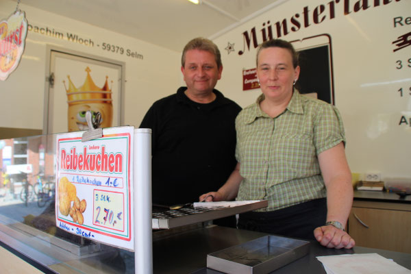 Für die Stärkung zwischendurch: Joachim Wloch kommt mit seinem Reibkuchenstand nach Lüdinghausen.