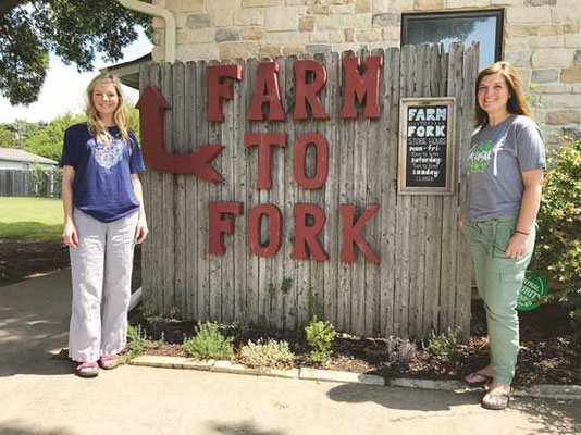 Sunflower Farms は Farm to Fork 店頭で牛肉を販売。Photo by Robert D. Copeland