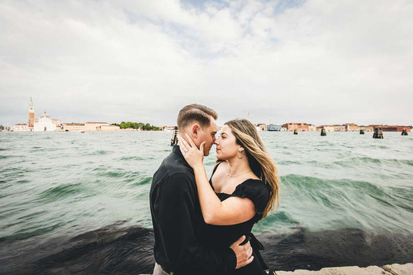 Couple enjoying a Venice photoshoot at sunset