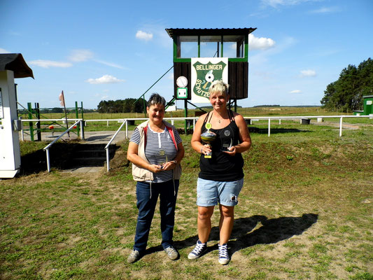 von links nach rechts: Monika Mayer 2.Platz und Birgit Pankau 1.Platz