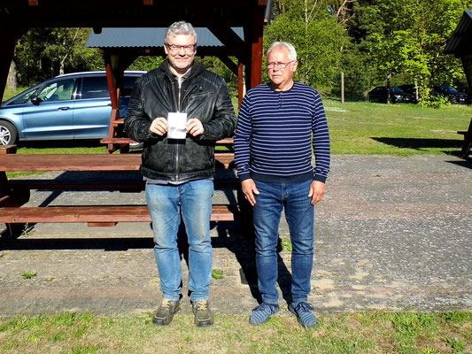 von links nach rechts: Uwe Quenkert und Herwart Ruhnke