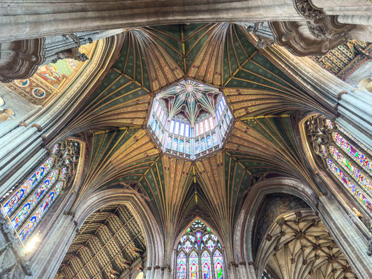Inside the cathedral of Ely