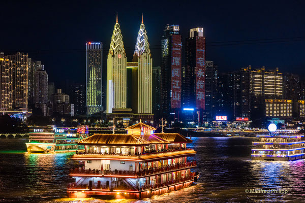Skyline von Chongquing bei Nacht
