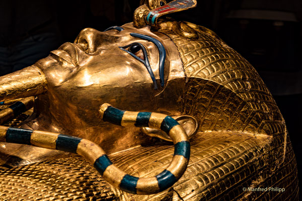 Sarg von Tutankhamun im Grand Egyptian Museum (GEM) in Kairo