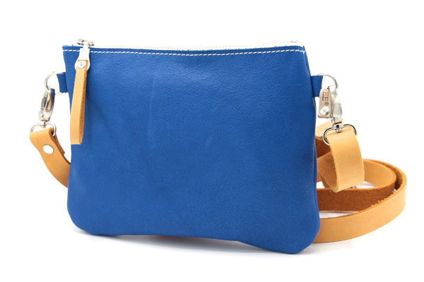 blau, kleine Tasche, Bauchtasche, Hüfttasche aus vegetabil (pflanzlich, chromfrei) gegerbtem Leder (IVN-zertifiziertes Naturleder), in Deutschland mit Liebe handgefertigt