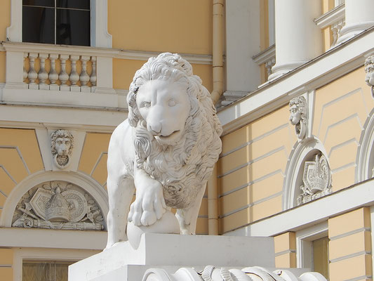 Löwe vor dem Russischen Museum