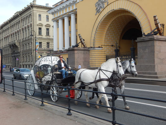 Pferdegespann vor der Admiralität