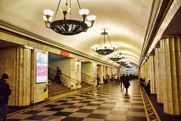 Metrostation Vladimirskaya Treppenaufgang