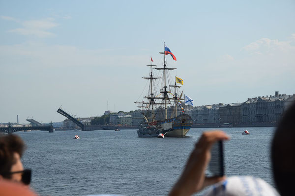 Segelschiff auf der Newa