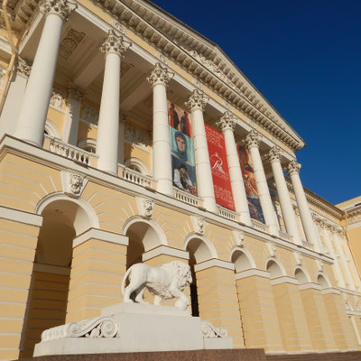 vor dem Russischen Museum